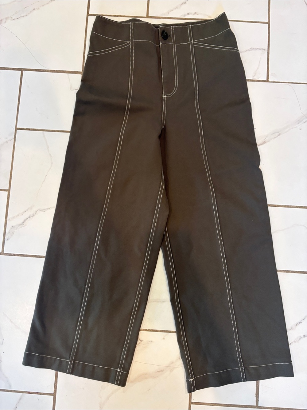 Women’s Bailey 44 Wide Leg Cropped Pants - Olive w/ Contrast Stitching - EUC, 4